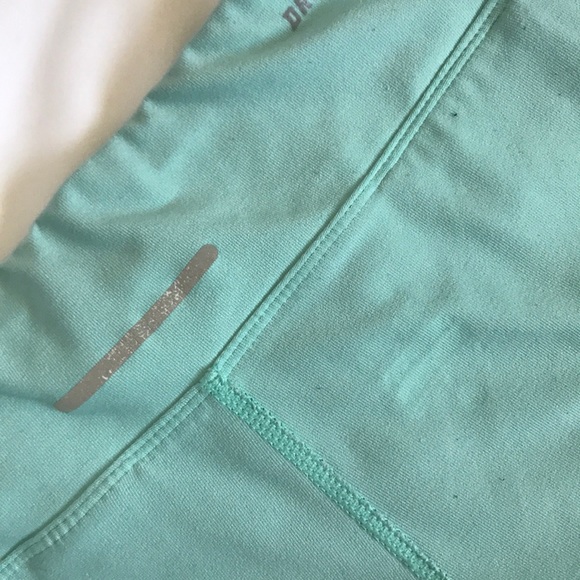 Nike yoga shorts - Picture 5 of 6